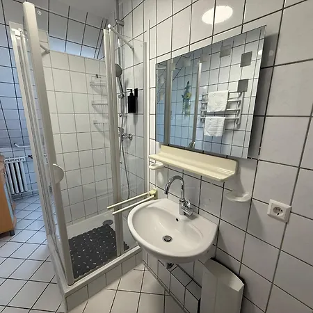 Immo-vision - Vw Naeher Geht Nicht, Parkplatz, Kueche, Wlan